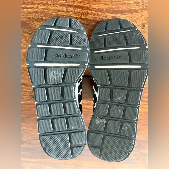 Adidas Swift Run 1.0 Running Shoe Women’s 7.5 - Picture 4 of 7